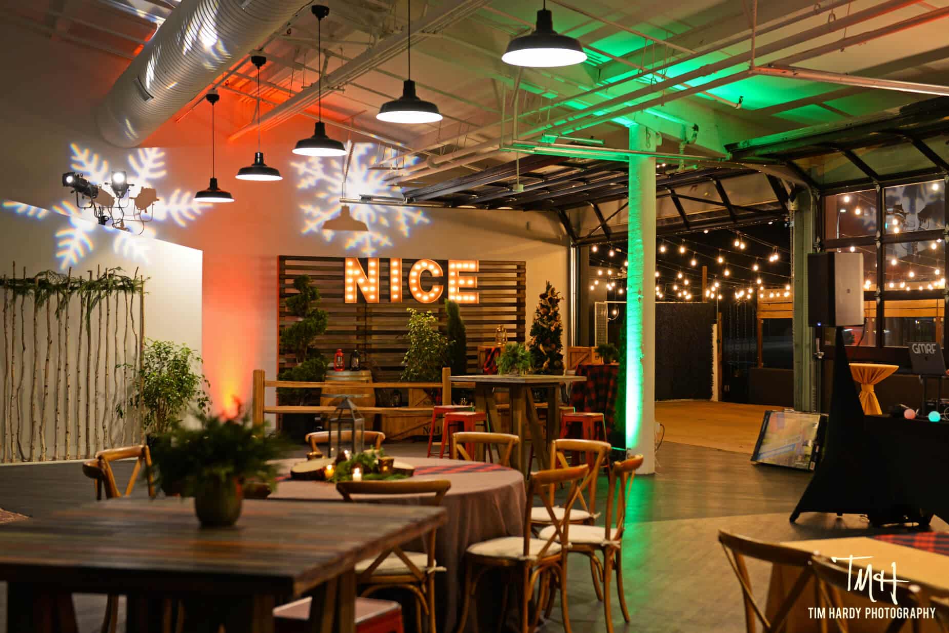 marquee letters spelling 'nice'